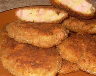 Котлеты с колбасой и сыром