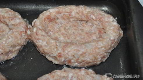 котлеты, запеченные с яйцами