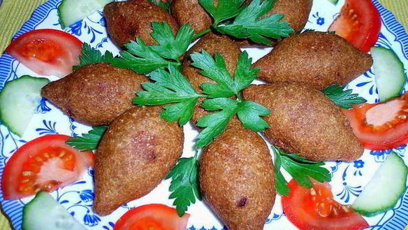 Рецепт Куббе-котлеток из булгура с начинкой из фарша и кедровых орешков