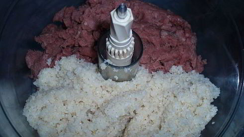 куббе-котлетки из булгура с начинкой из фарша и кедровых орешков