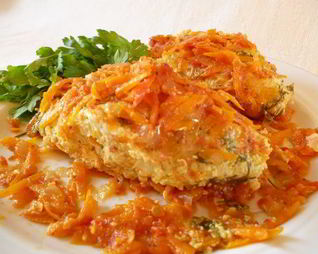 Куриные котлетки с кабачком, запеченные с овощами