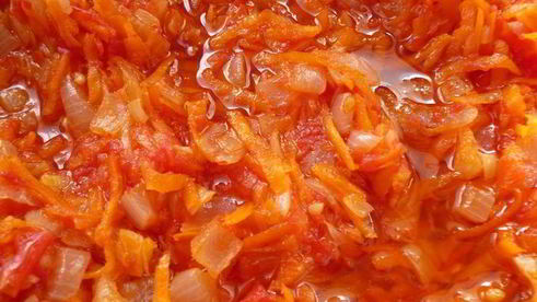 куриные котлетки с кабачком, запеченные с овощами