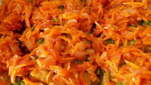 куриные котлетки с кабачком, запеченные с овощами