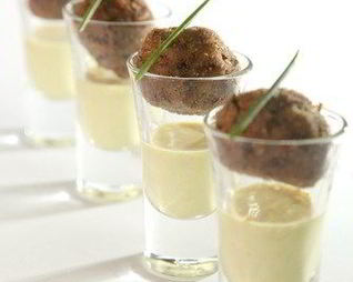 Куриные котлеты с соусом из бальзамического уксуса и тимьяном