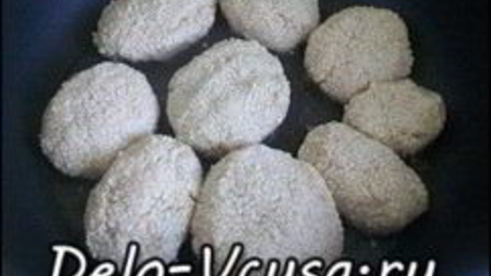 свиные котлеты с сыром пармезан в кунжутной панировке