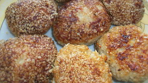 свиные котлеты с сыром пармезан в кунжутной панировке