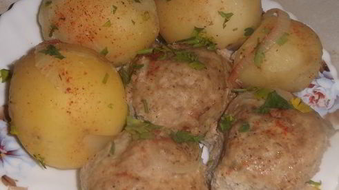 запеченные котлеты и картофель дружная семейка