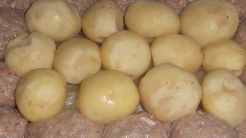 запеченные котлеты и картофель дружная семейка