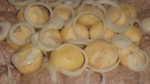 запеченные котлеты и картофель дружная семейка