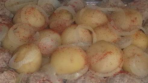 запеченные котлеты и картофель дружная семейка