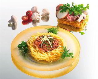 Лапша с копченой грудинкой и грибами