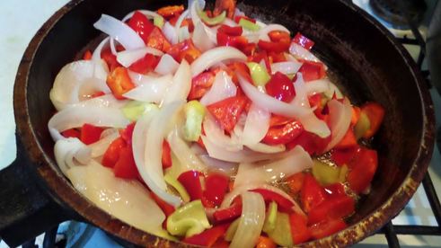 лапша вок с говядиной и овощами