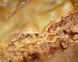 Лазанья под розовым соусом