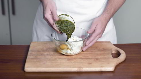 лазанья с индейкой и соусом песто