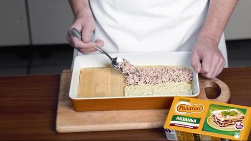 лазанья с индейкой и соусом песто