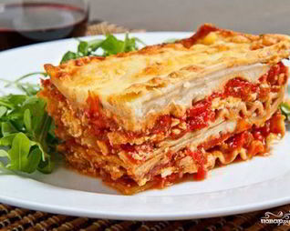 Лазанья с курицей и помидорами