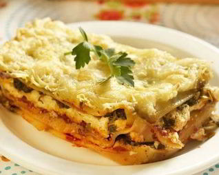 Лазанья с луком-пореем и шпинатом