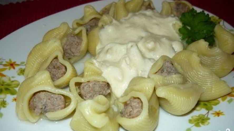Рецепт фаршированных ракушек под сливочным соусом
