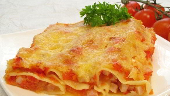 Рецепт Каннеллонь с беконом под томатным соусом