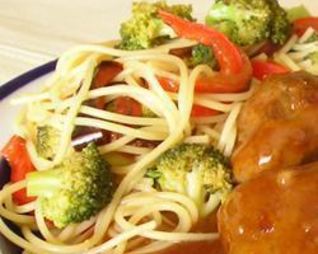 Макароны лингвини с брокколи и сладким перцем