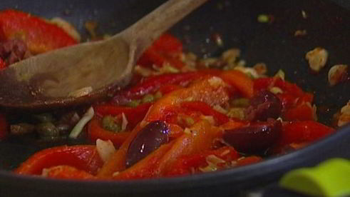 макароны с перцем и помидорами