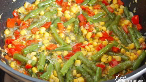 макароны со стручковой фасолью и кукурузой