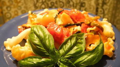 паста китайские грузди с томатами и баклажанами