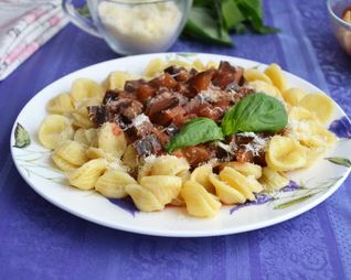 Паста с баклажаном и томатами