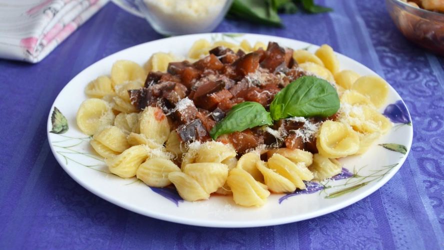 Рецепт пасты с баклажаном и томатами