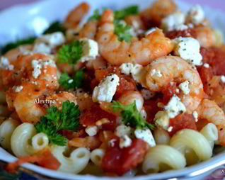Паста с креветками, томатами и фетой