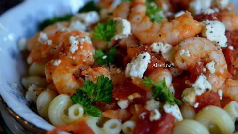 паста с креветками, томатами и фетой