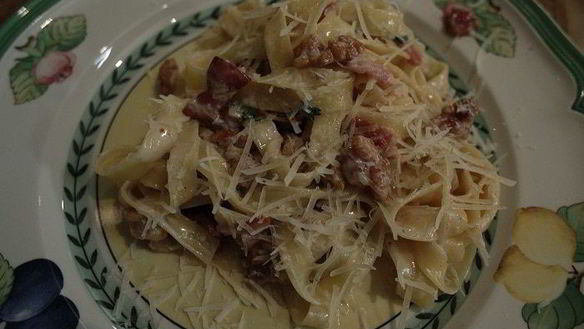 Рецепт Пасты с орехами, беконом и тимьяном