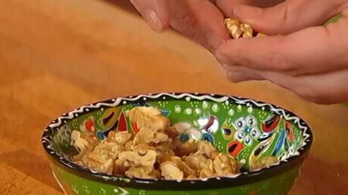 паста с орехами, беконом и тимьяном