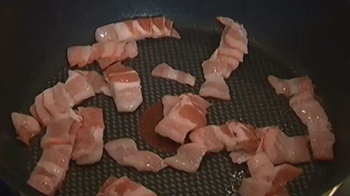 паста с орехами, беконом и тимьяном