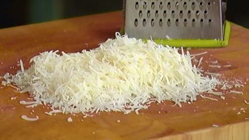 паста с орехами, беконом и тимьяном