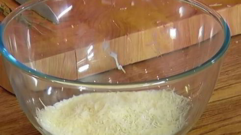 паста с орехами, беконом и тимьяном