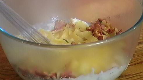 паста с орехами, беконом и тимьяном