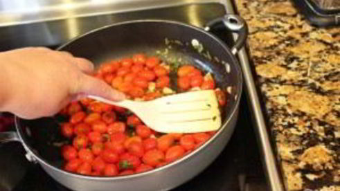 паста с помидорами и сыром