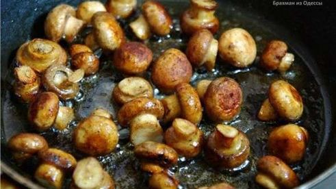 паста с шампиньонами и окороком