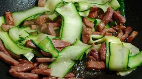 паста с шампиньонами и окороком