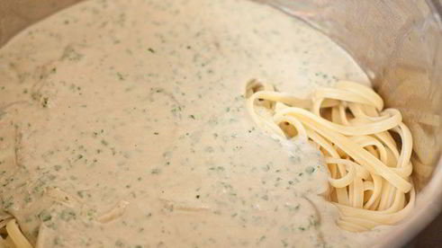 паста с соусом из тунца и петрушки