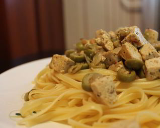 Паста с тофу и оливками