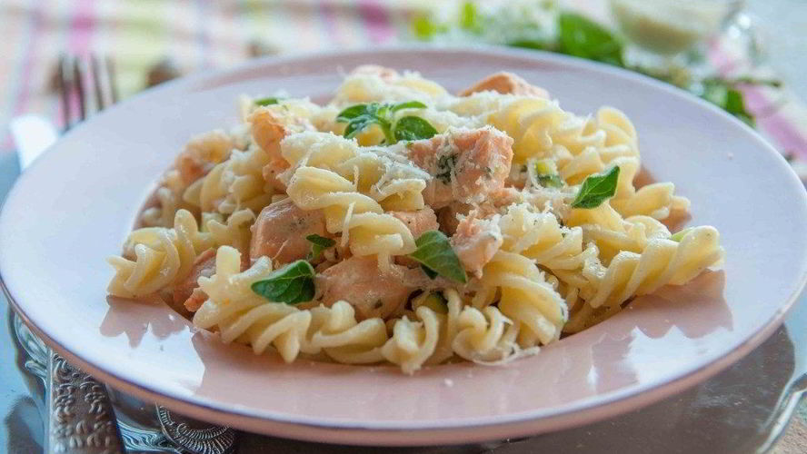 Рецепт спагетти с лососем под сливочным соусом