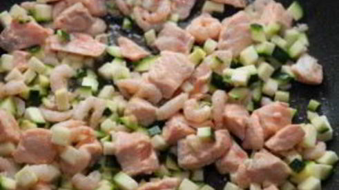 спагетти с лососем под сливочным соусом