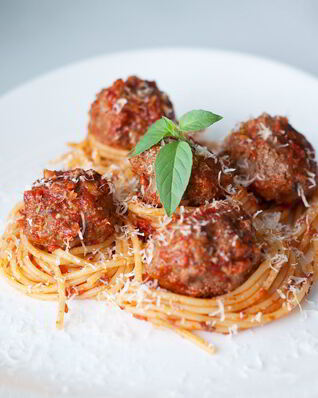 Спагетти с митболами