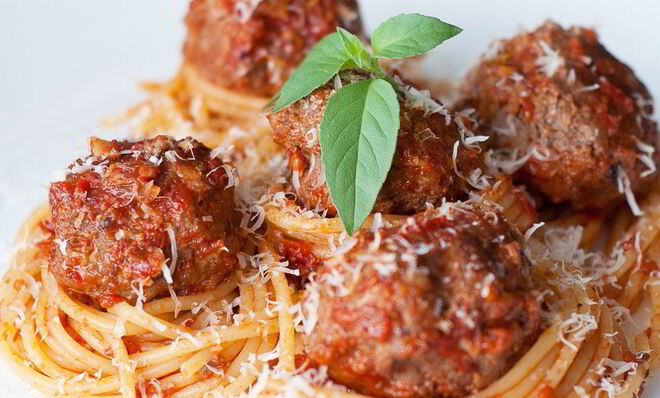 Спагетти с митболами