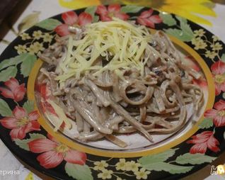 Спагетти с морепродуктами и грибами