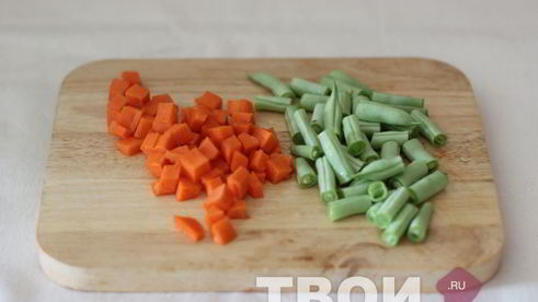 спагетти с овощами и птицей