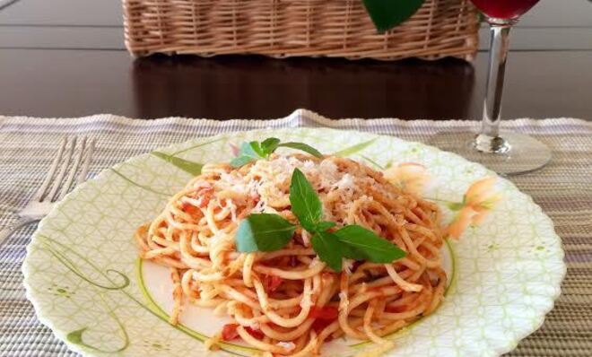 Спагетти со свежими помидорами