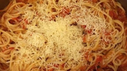 спагетти со свежими помидорами